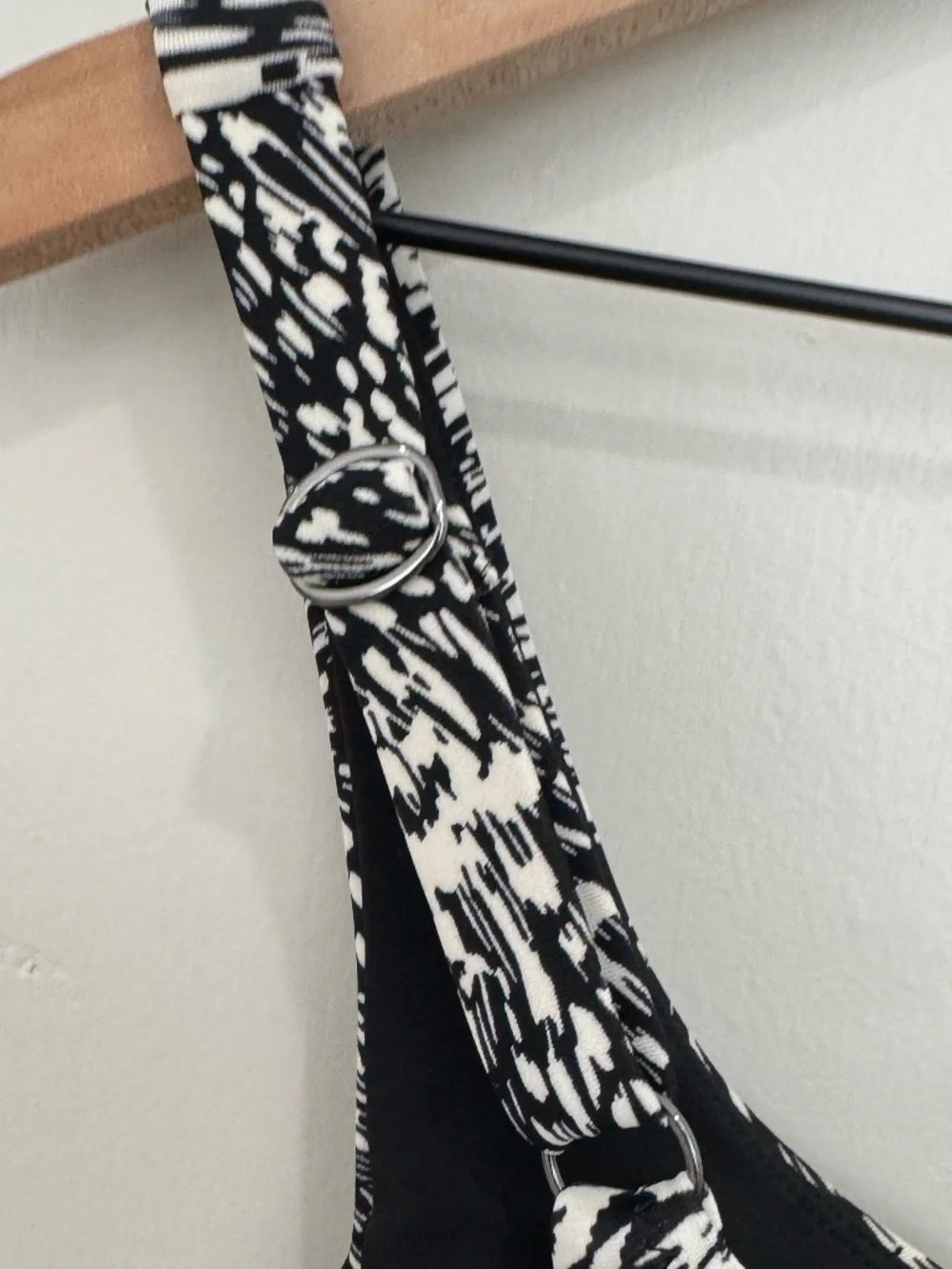 Athleta Bondi Bra Cup Tankini Top In Animalia Sea Salt Print 36 B/C Swimwear - Picture 7 of 9